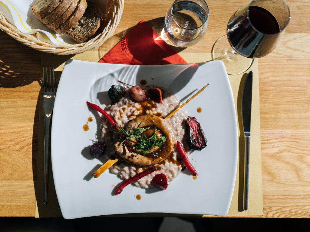 Image 2 - Merlot-Risotto mit Luganighetta - Das Rezept