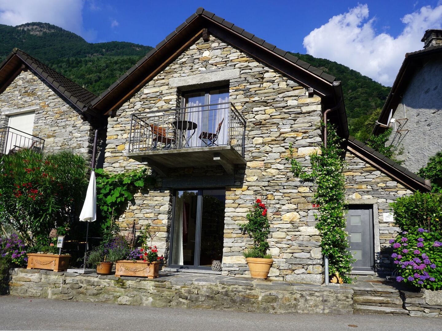 Image 0 - 3 room Rustico 'Casa Lopra', I Rünch 7, Lodano, Valle Maggia