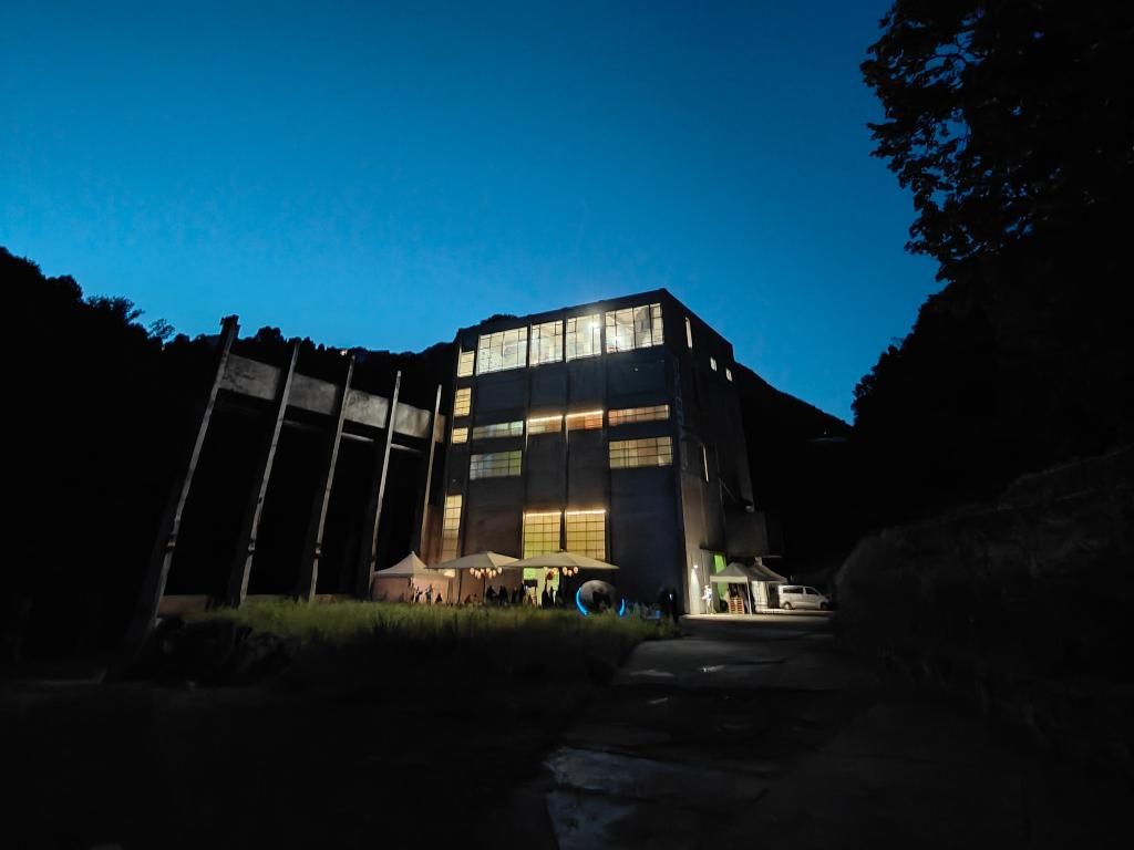 Image 2 - 
