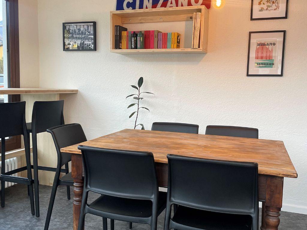 Image 12 - Velo Café Bar - Store e Customs 