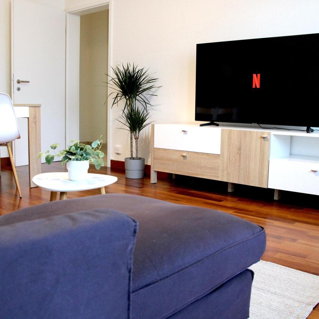 Image 0 - Cozy apartment with Free Parking & close to Lake
