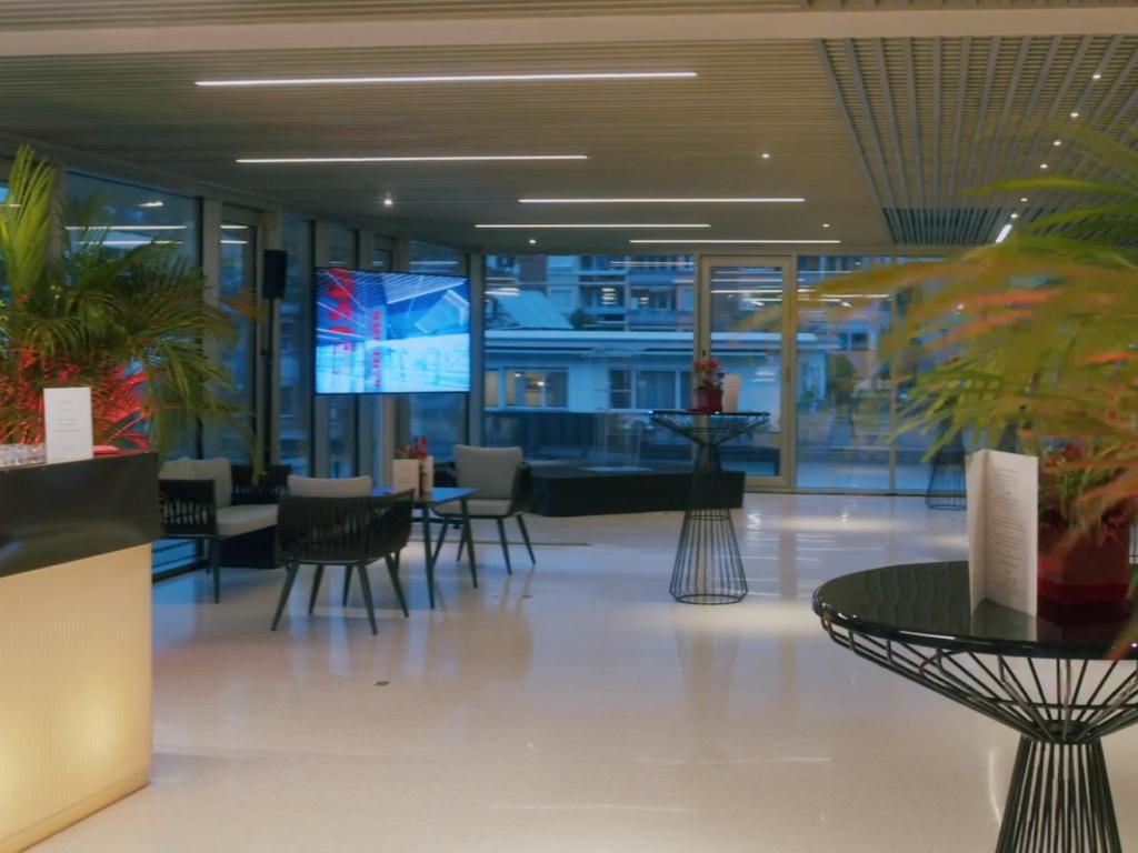 Image 4 - 