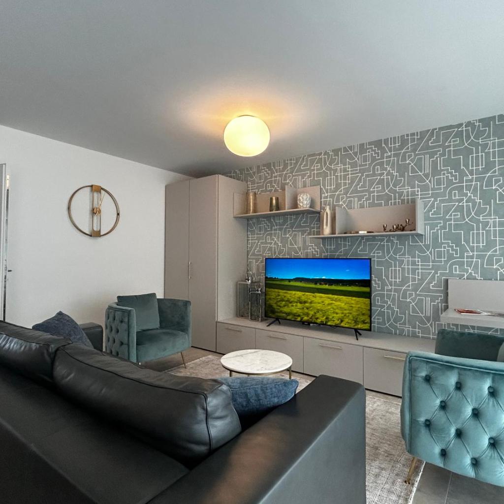 Image 0 - Family apartment, near the beach whit private park