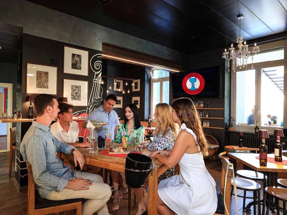 Image 0 - Gatto, Wine-Bistrot & Music - 0 Image 0 -