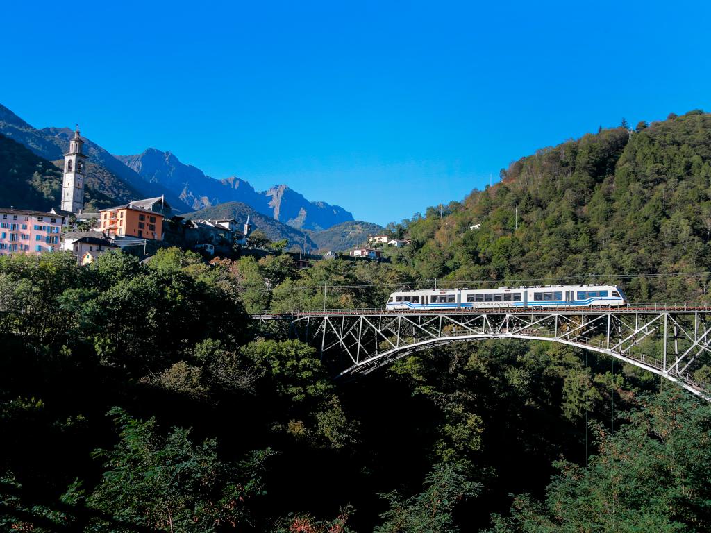 Image 1 - Intragna und Brot backen im alten Ofen