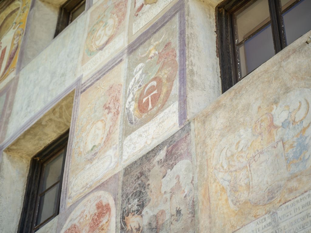 Image 0 - 
