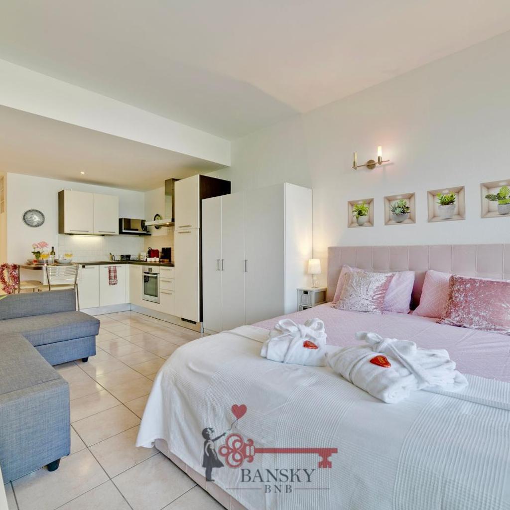 Image 0 - 'Cuore di Rose' Parking - Welcome Set, Netflix, for 4 Persons -By EasyLife Swiss