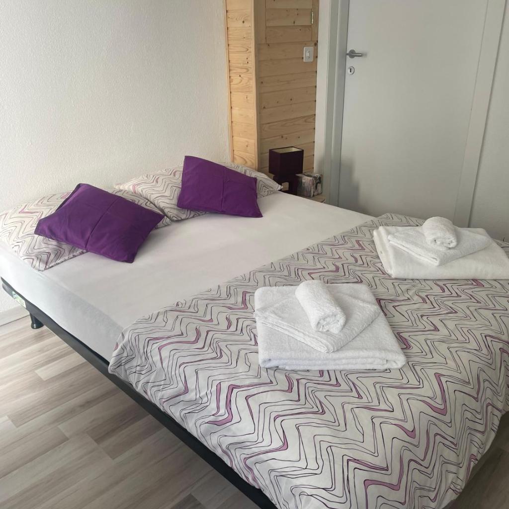 Image 0 - Camera Enaj