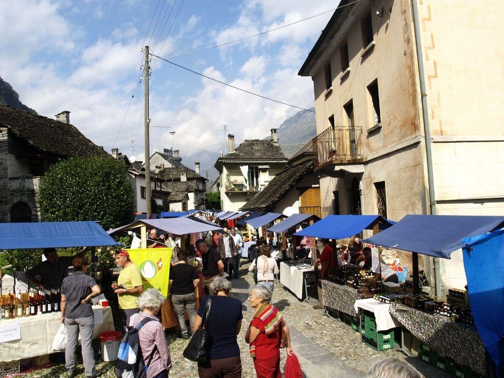 Image 2 - Artis negozio dell'Artigiano, Maggia