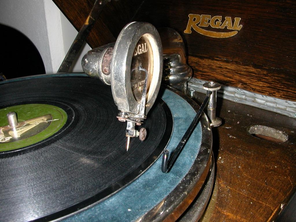 Image 3 - Radio Museum