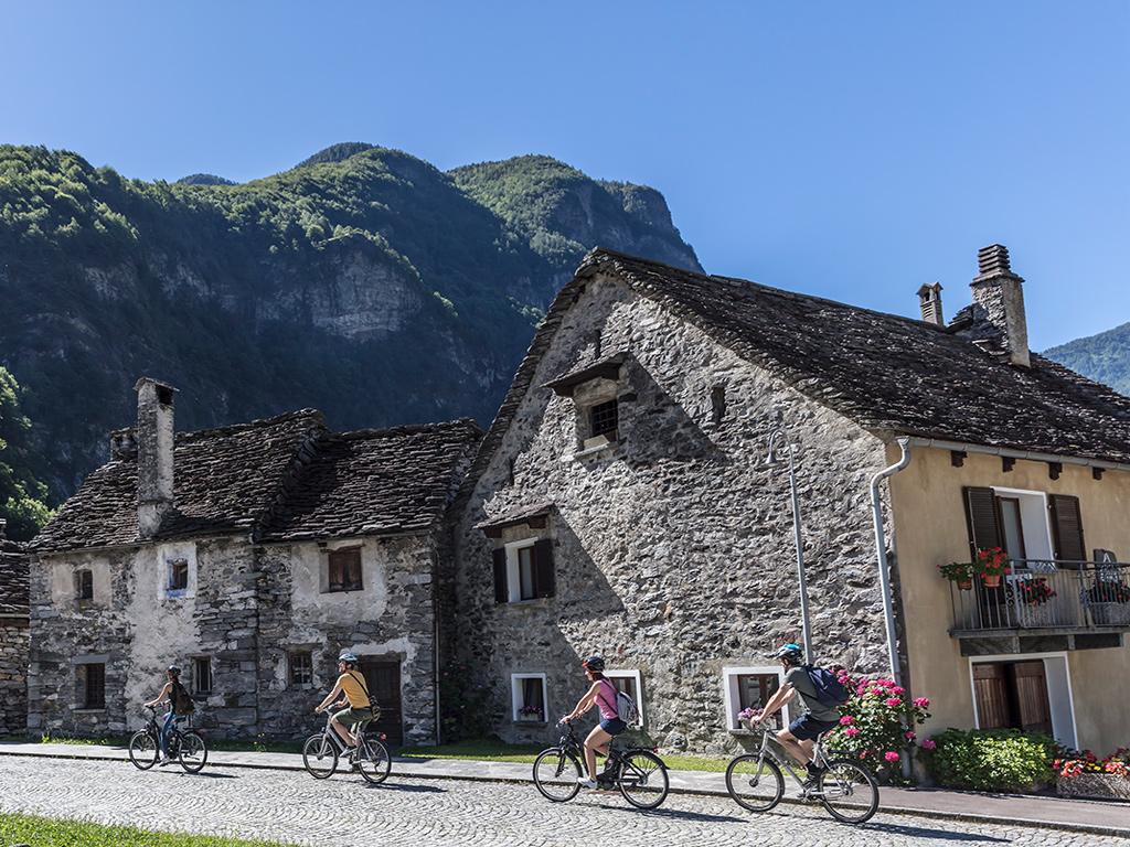 Image 0 - Cycling holidays: centre tour Lago Maggiore