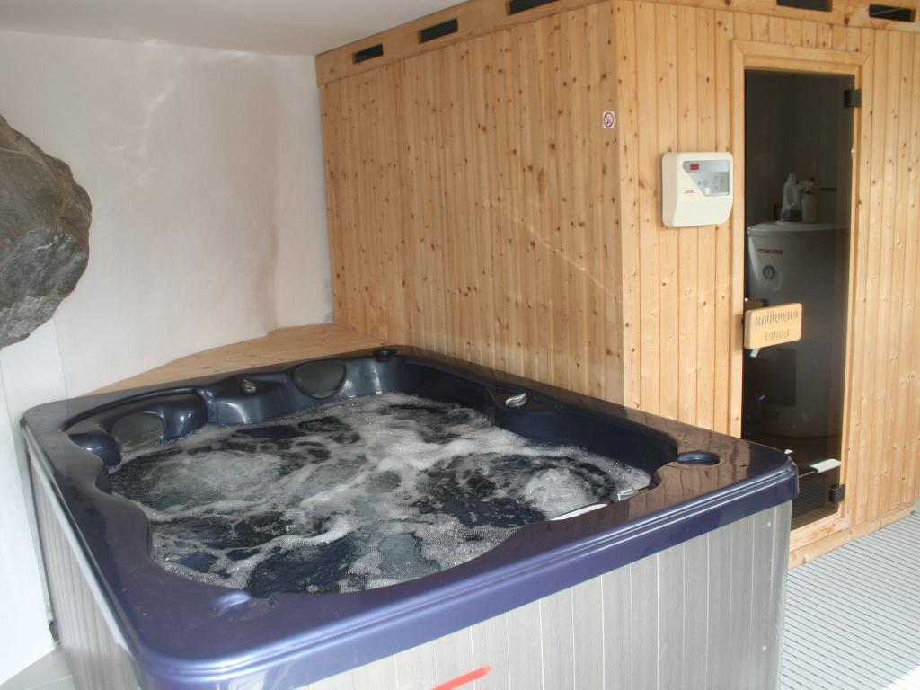 Image 3 - 