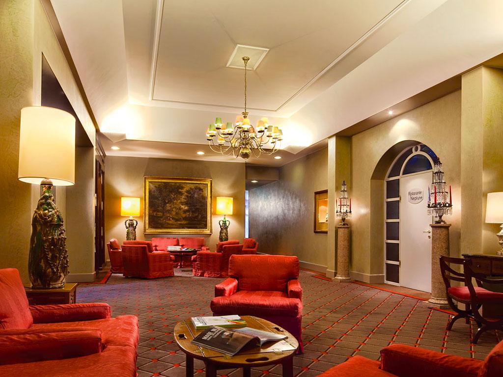 Image 2 - Hotel De La Paix