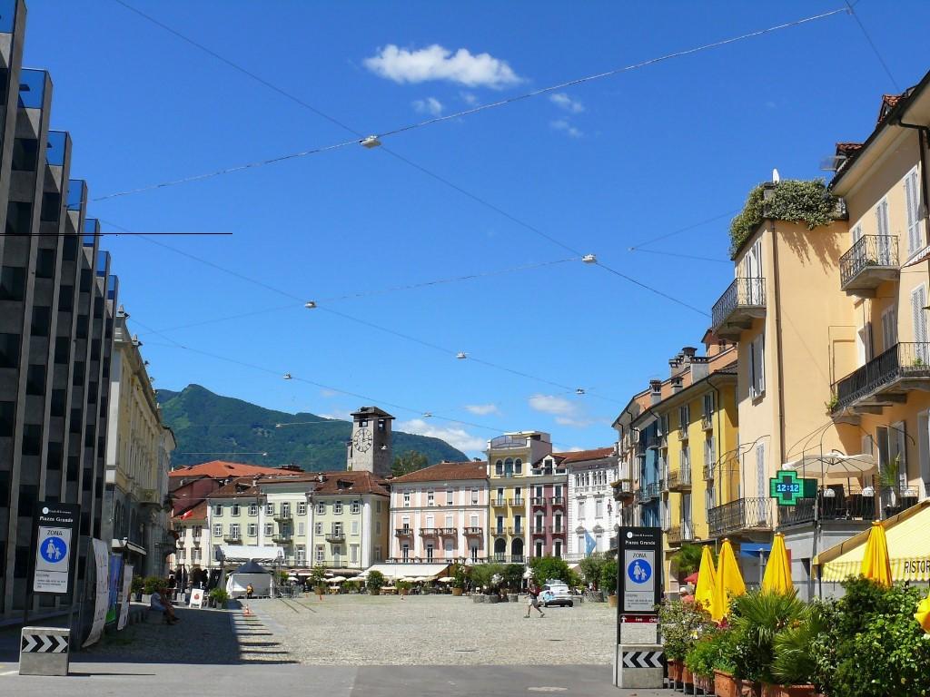 Image 0 - SURTOUT EN AVRIL! POUR TOUTE L’ANNÉE