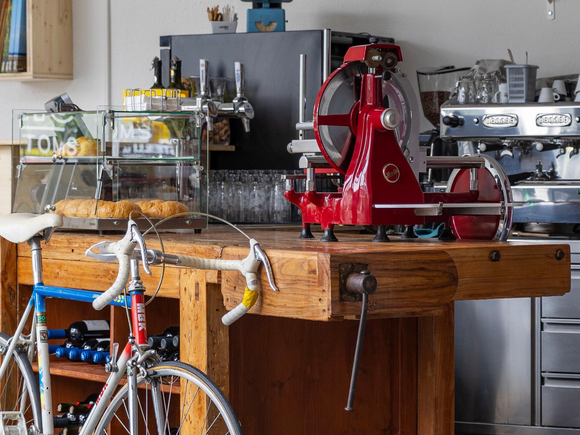 Image 5 - Velo Café Bar - Store e Customs 