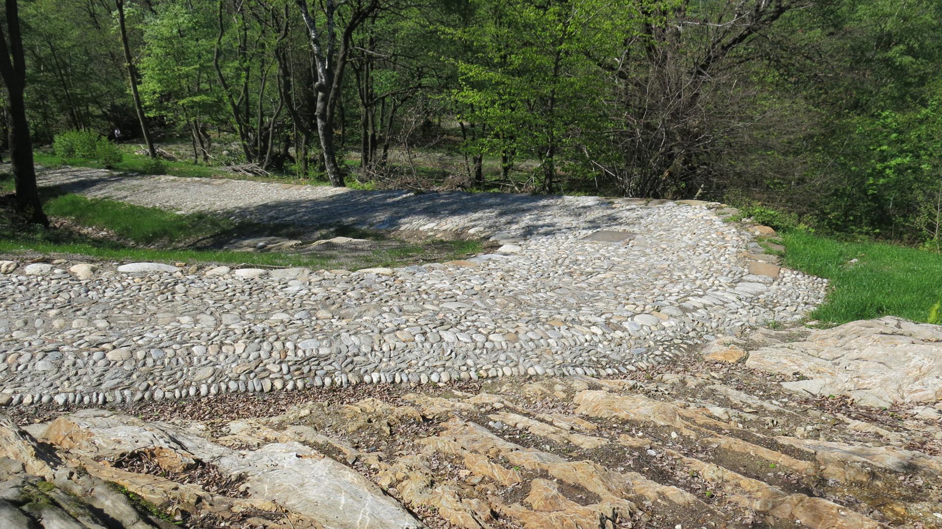 Image 2 - The historical Montecenerino trail
