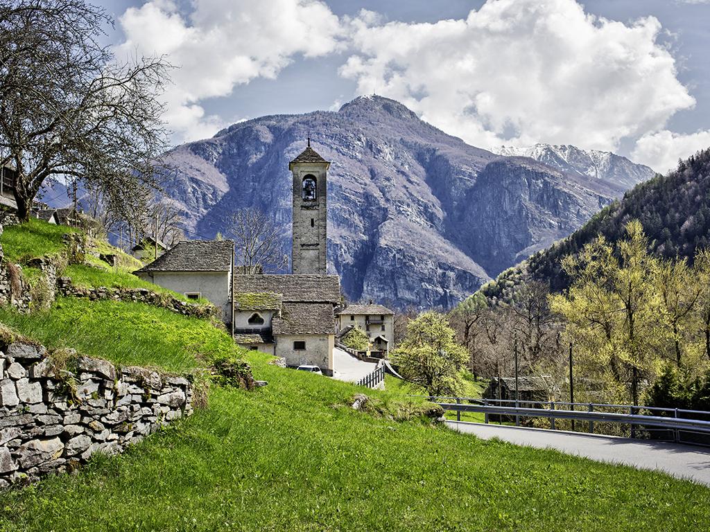 Image 1 - Linescio: villaggio terrazzato