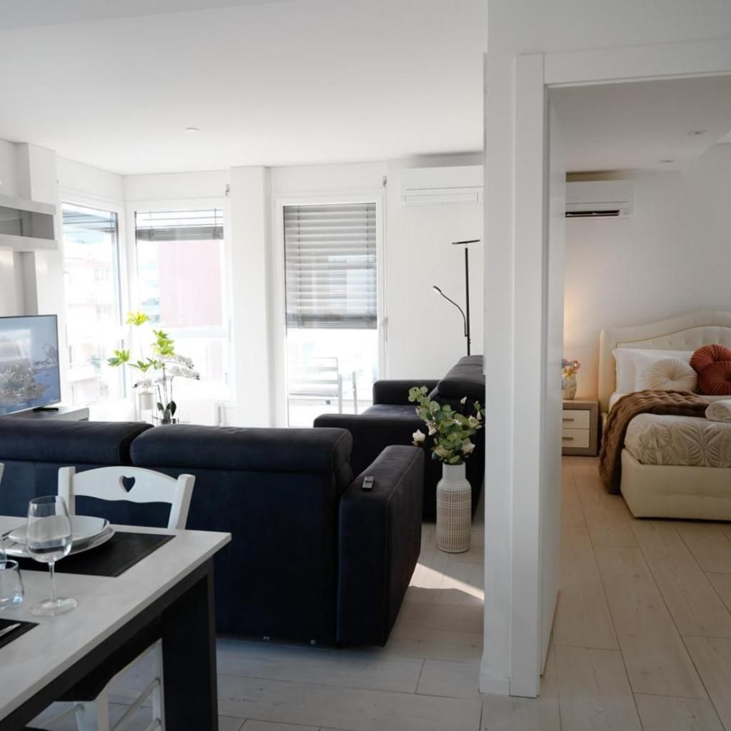 Image 0 - Lakeside Attic