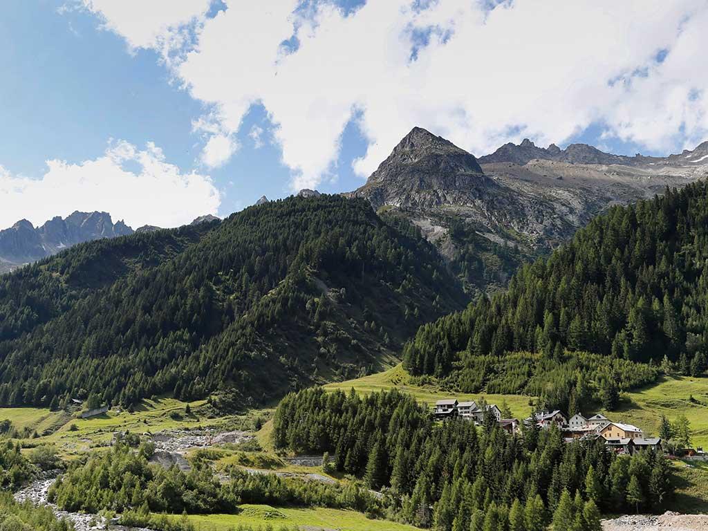 Image 2 - Foyer Bedretto 