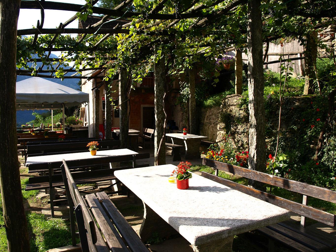 Image 0 - Grotto Canvett