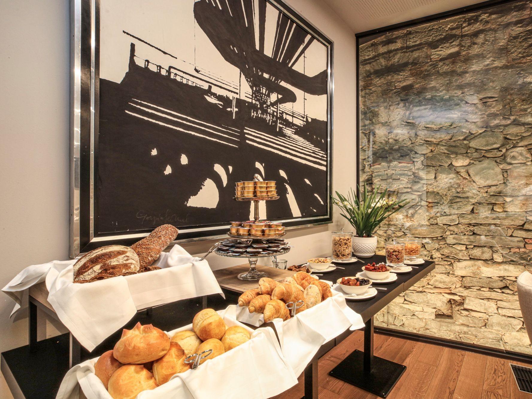 Image 2 - Smart Hotel Binario