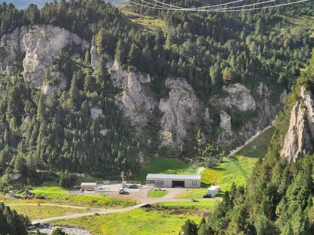 Image 1 - 