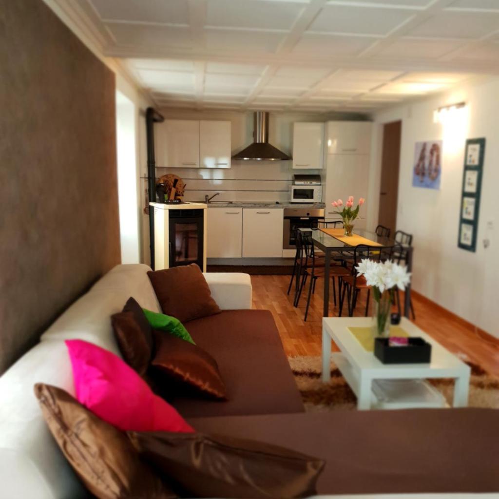 Image 0 - Appartamento via Luina