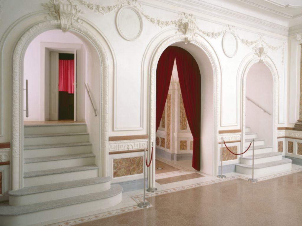 Image 0 - 