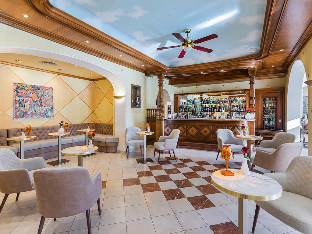 Image 6 - Ristorante Salotto 1962 - Parkhotel Delta 