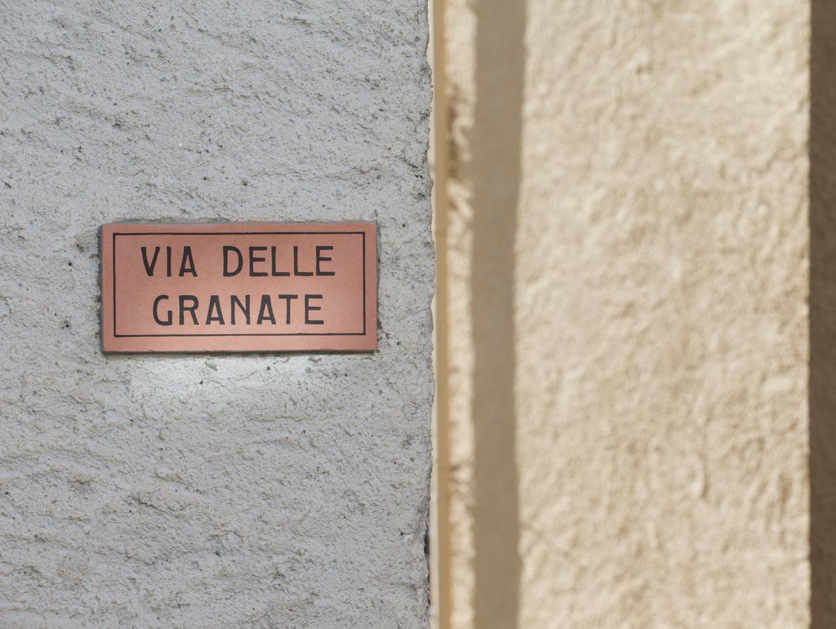 Image 0 - Targhe e affreschi di Carena