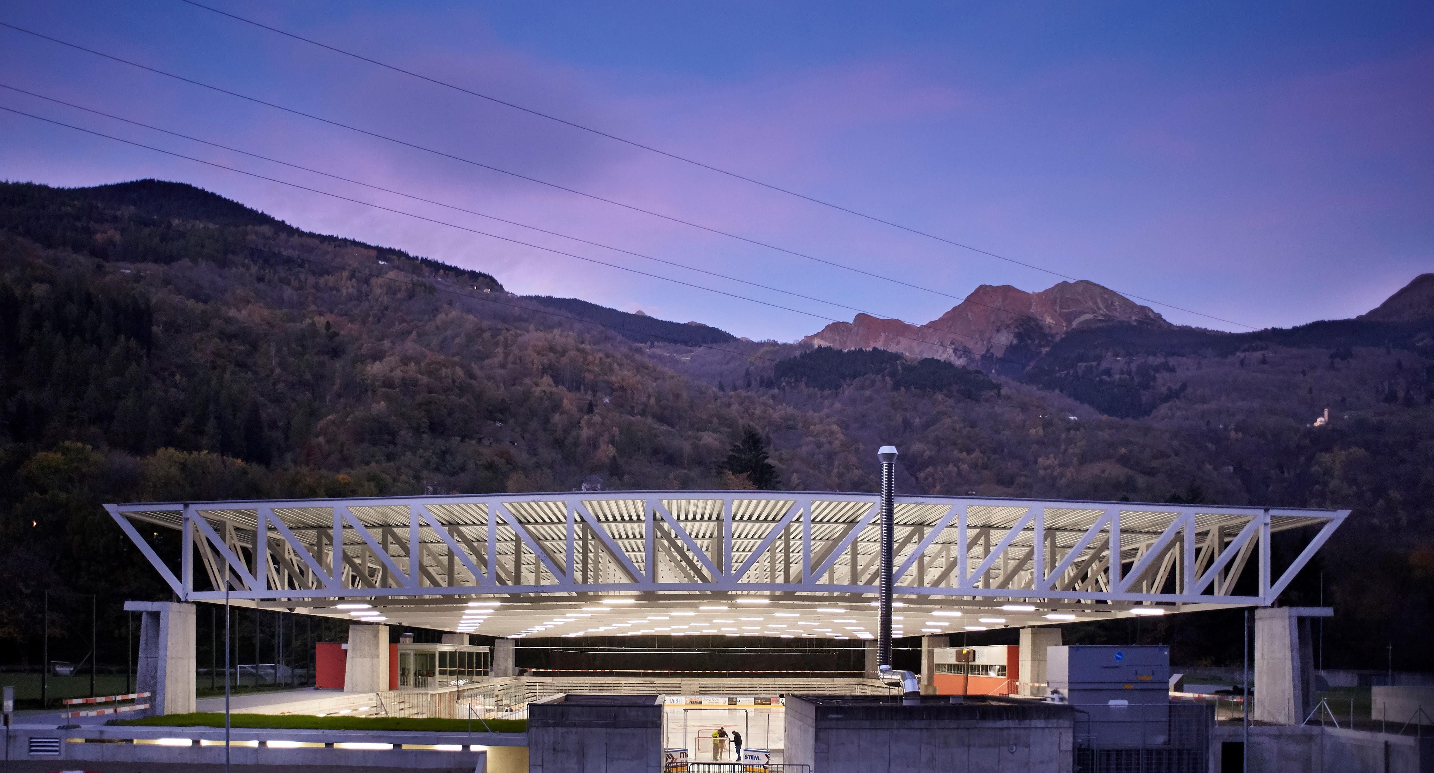 Image 0 - Eisbahn von Faido