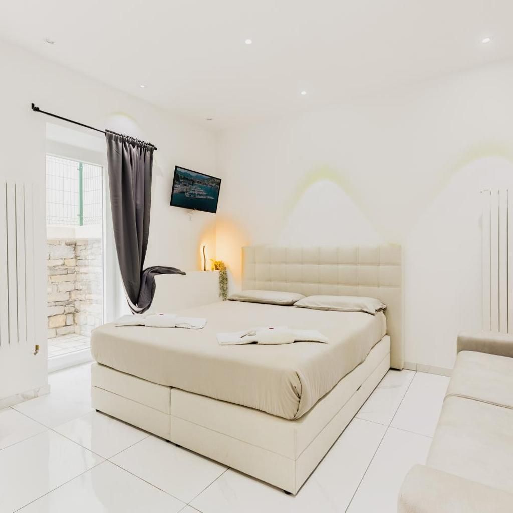 Image 0 - Home Sofia Room 1-By EasyLife Swiss