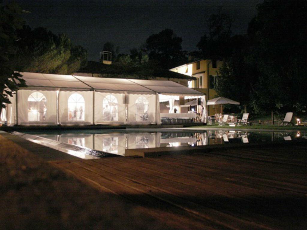 Image 1 - Backstage Catering Deluxe