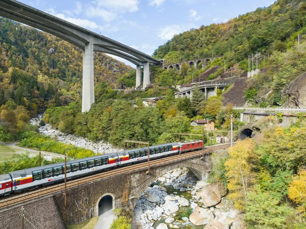 Image 2 - Gotthard Panorama Express