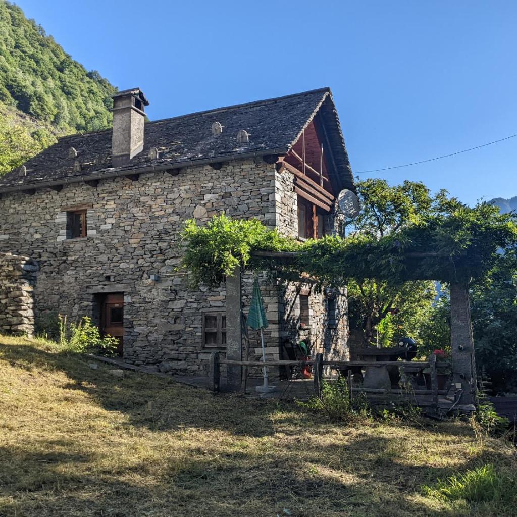 Image 0 - Rustico Tello