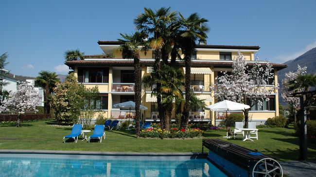 Image 9 - Villa Siesta, Park & Pool Living