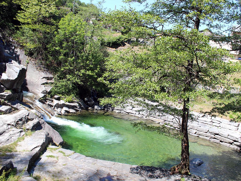 Image 0 - Pozzo di Iragna “Pózz Bórgh”