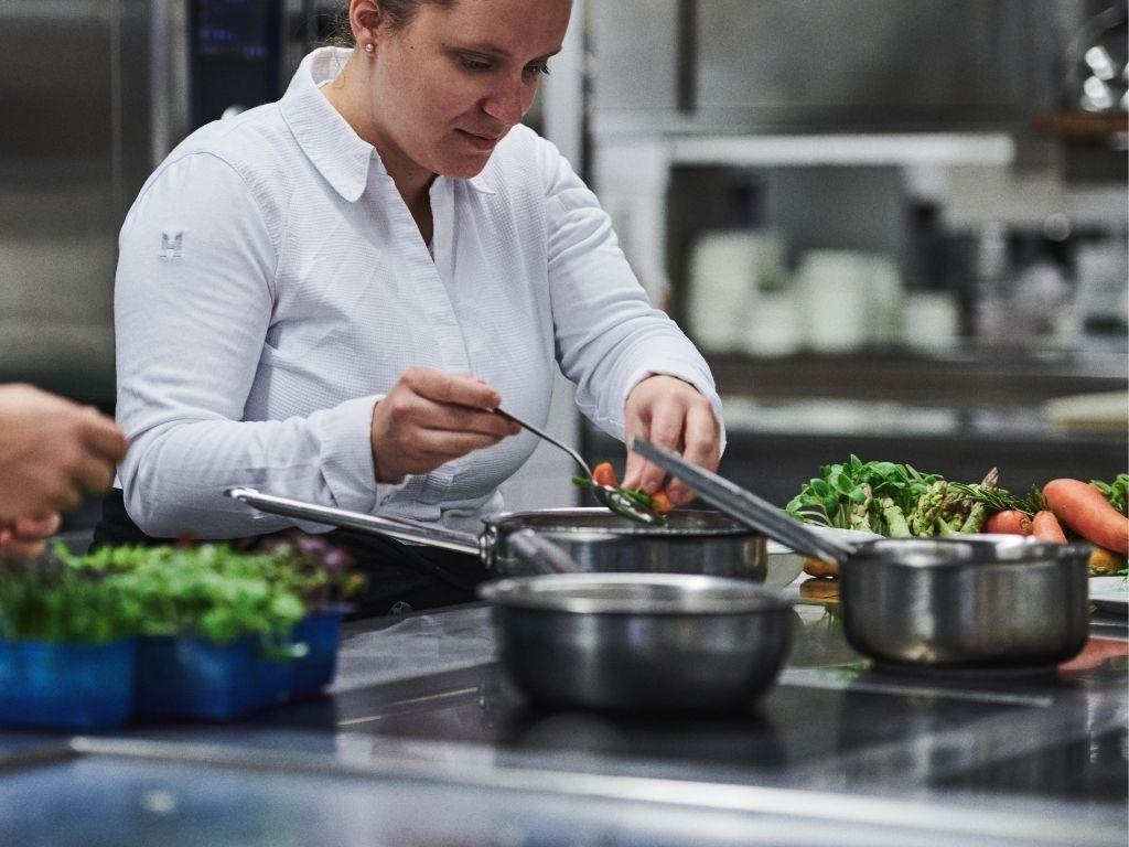 Image 0 - Tofu alla curcuma con spaghetti di zucca – La ricetta
