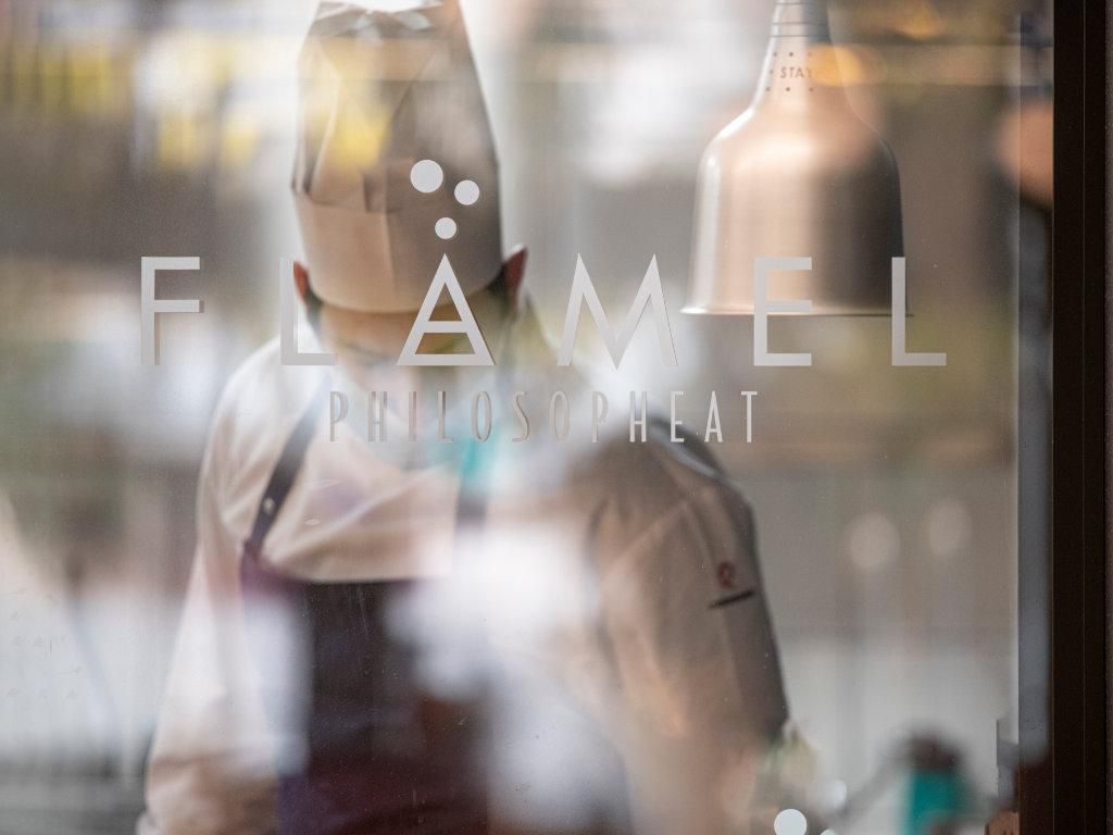 Image 1 - Ravioli del Plin di barbabietola al burro affumicato e fonduta di formaggio di capra ticinese - La ricetta