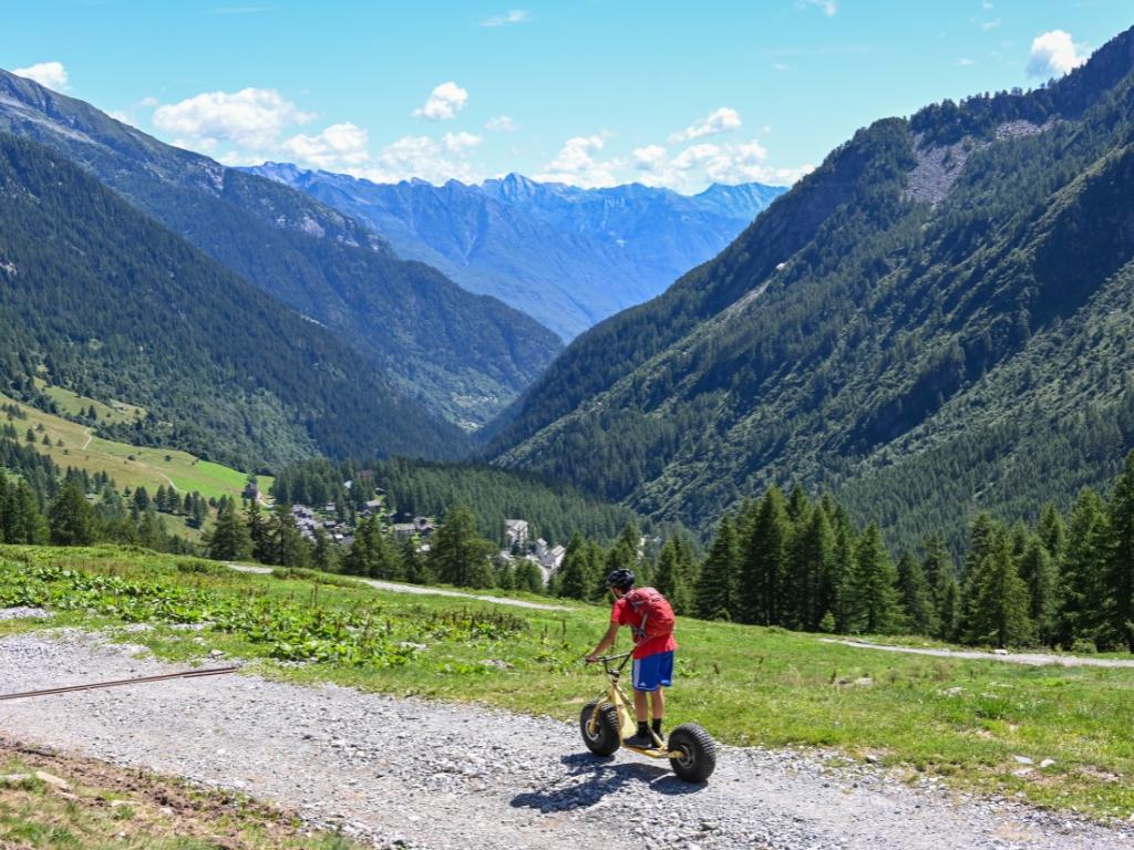 Image 1 - Talfahrt auf dem Monster Roller Bosco Gurin
