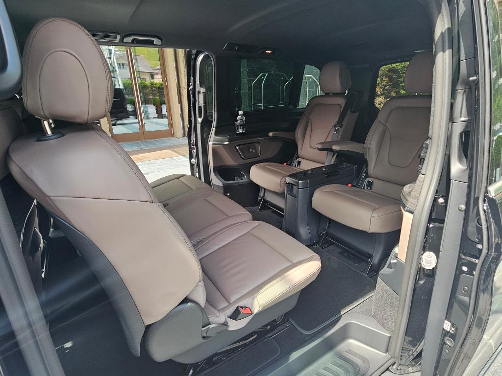 Image 2 - Berini Limousine