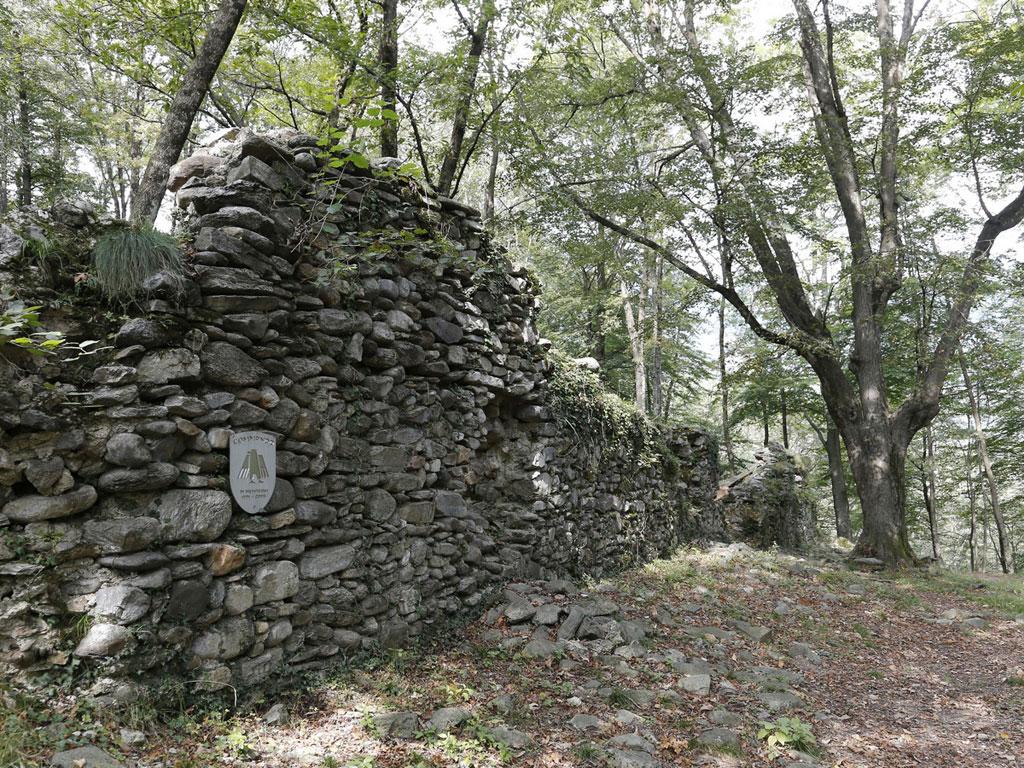 Image 0 - Die Burgruine von Miglieglia