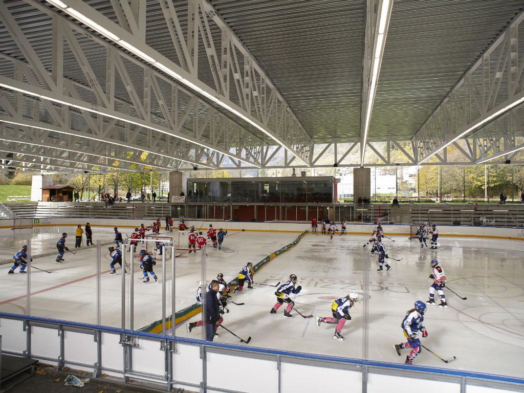 Image 7 - Eisbahn von Faido