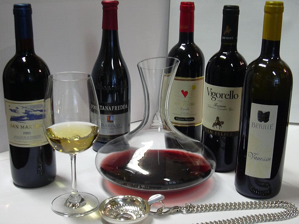 Image 2 - Pedrini vini