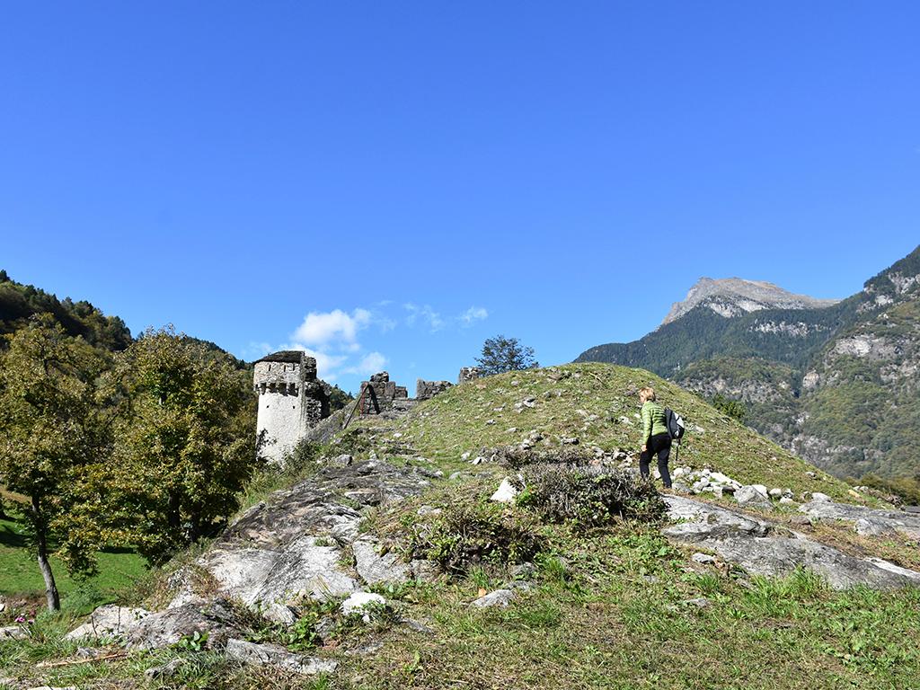 Image 8 - Rovine del Castello di Serravalle