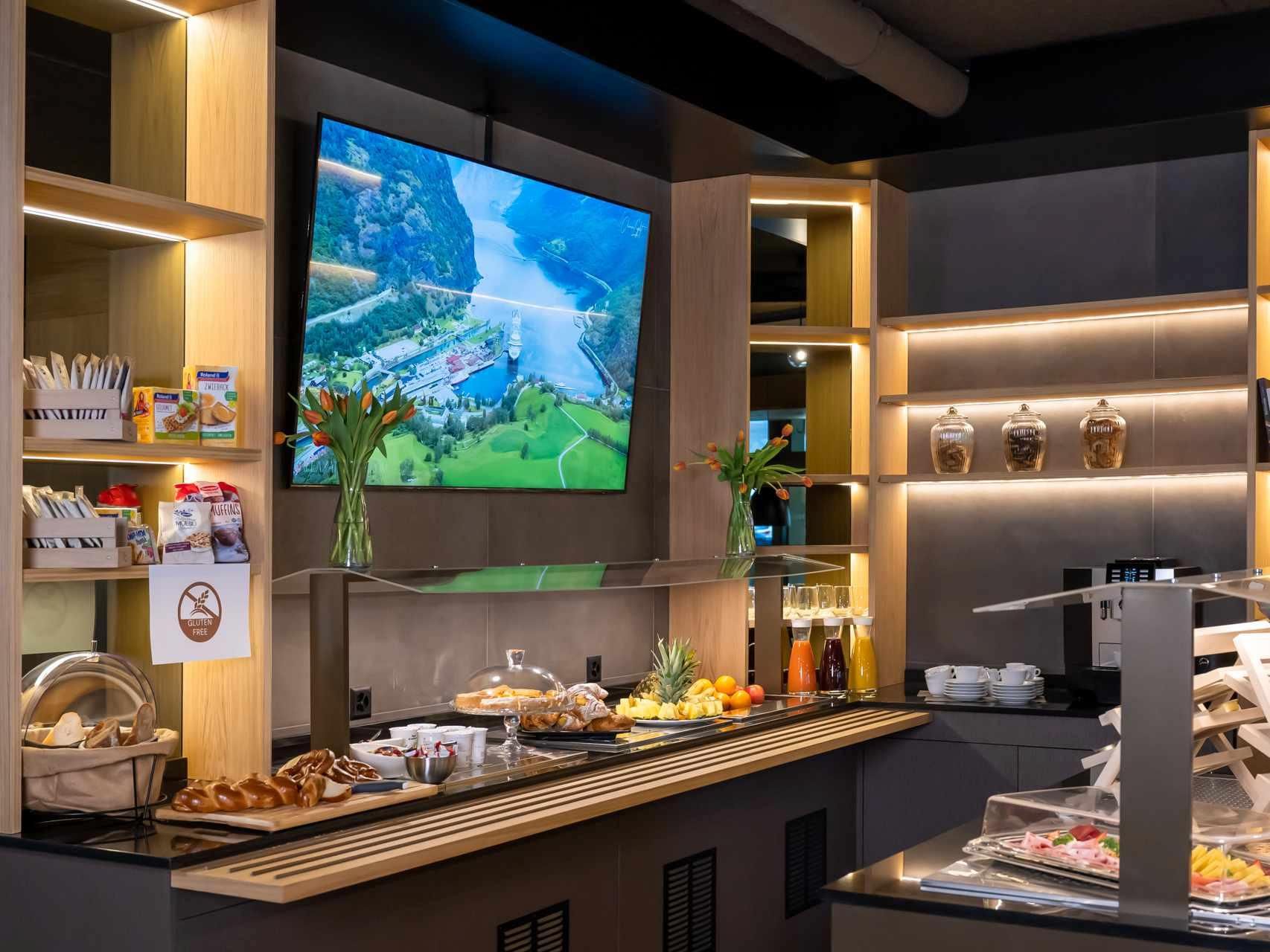 Image 3 - 6532 Smart Hotel