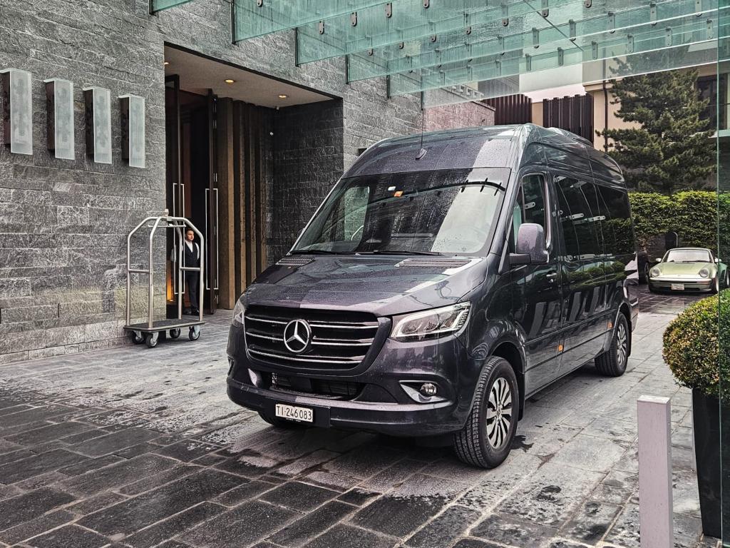 Image 1 - Berini Limousine