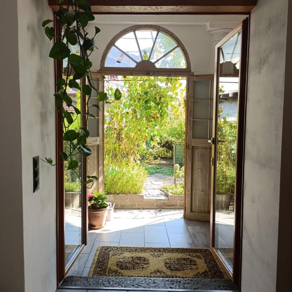 Image 0 - La Capinera