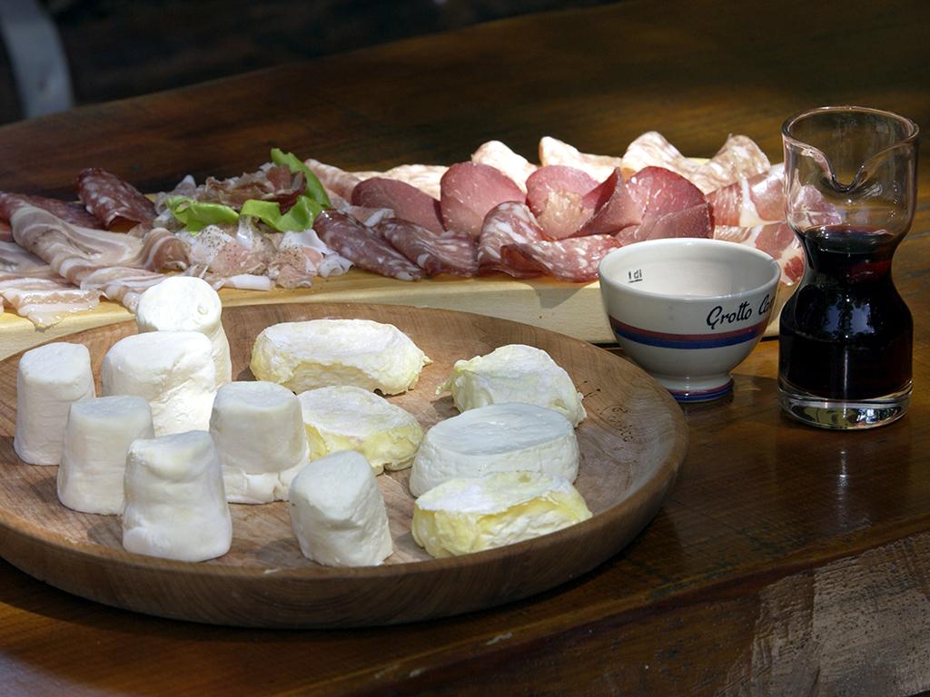 Image 2 - I Büsción