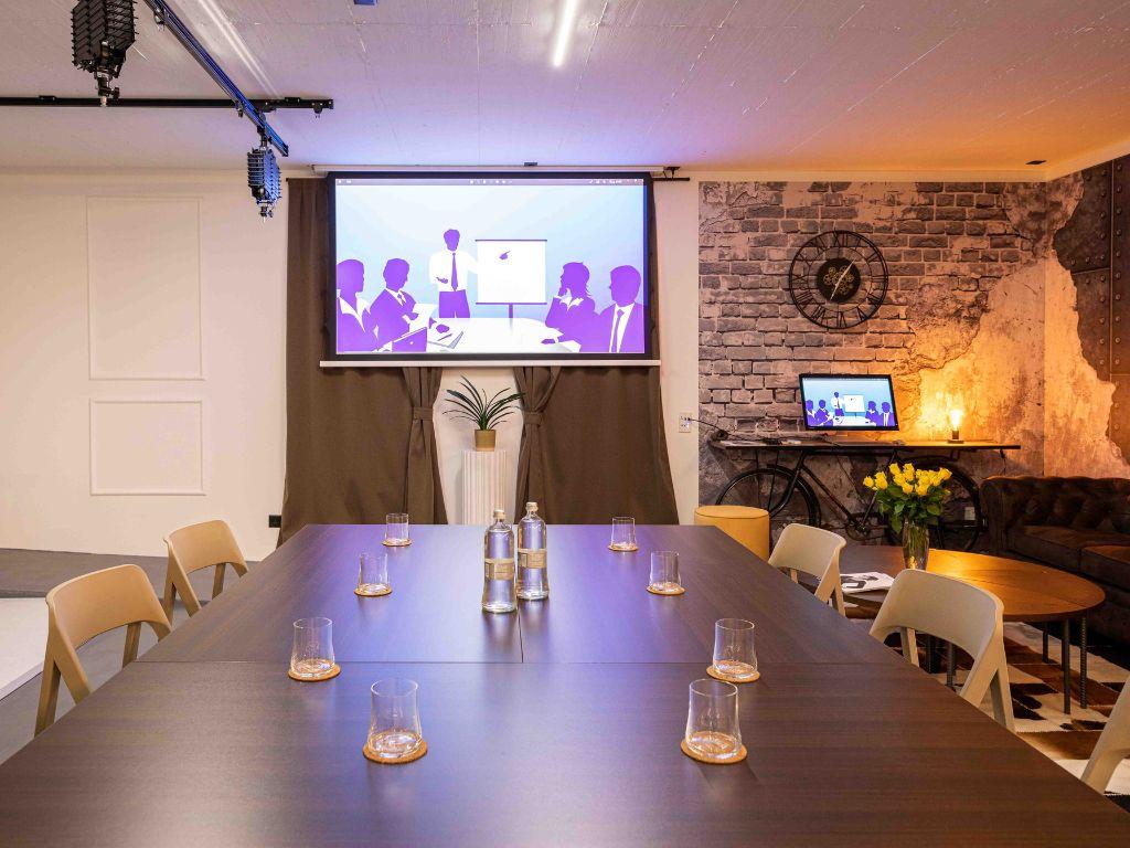 Image 2 - Studio 3544